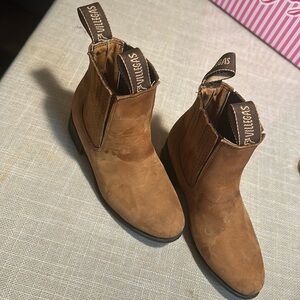 Cowboy boots size (11 toddler)